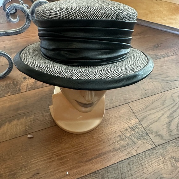 Hat - Picture 3 of 4